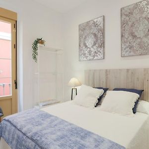 Trendy Two Bedrooms in Ollerias